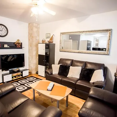 Danci Apartment *