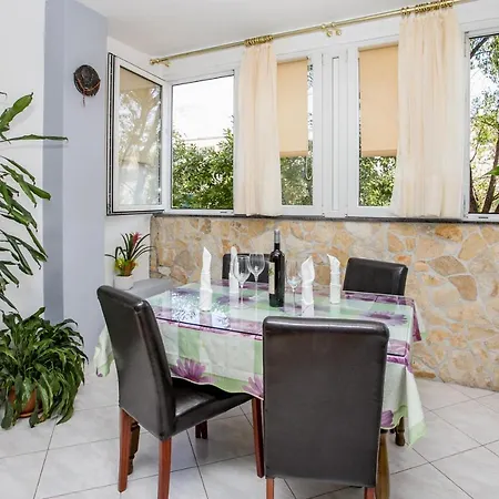 Apartment Danci Omis