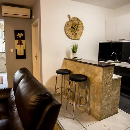 Danci Apartment *