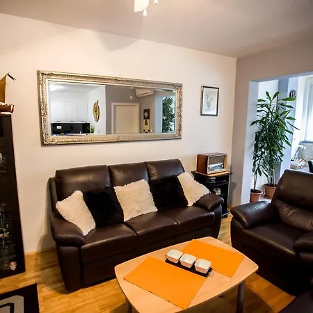 Danci Apartment *